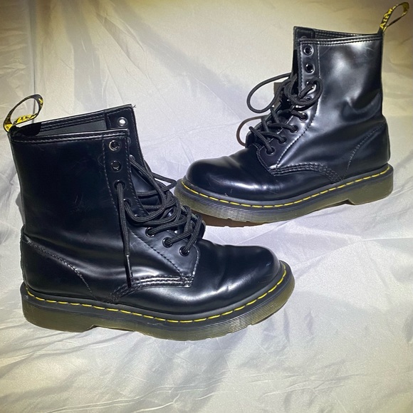 🛑(Sold!) Dr. Martens Original 1460 Smooth Leather 8Eye Lace Up Boots, Size 7 - Picture 2 of 15